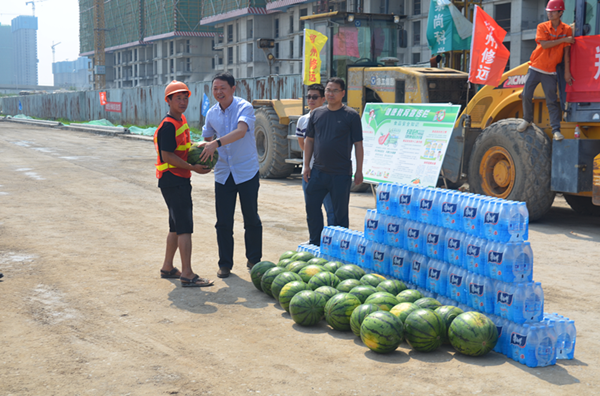 开元·官方版网站登录入口-开元(中国)
开展夏季送清凉慰问市政工程一线活动